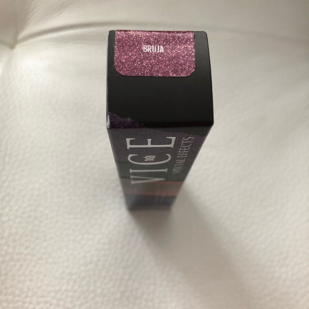 Urban Decay Special Effect Lip Top Coat in Bruja - Picture 6 of 8